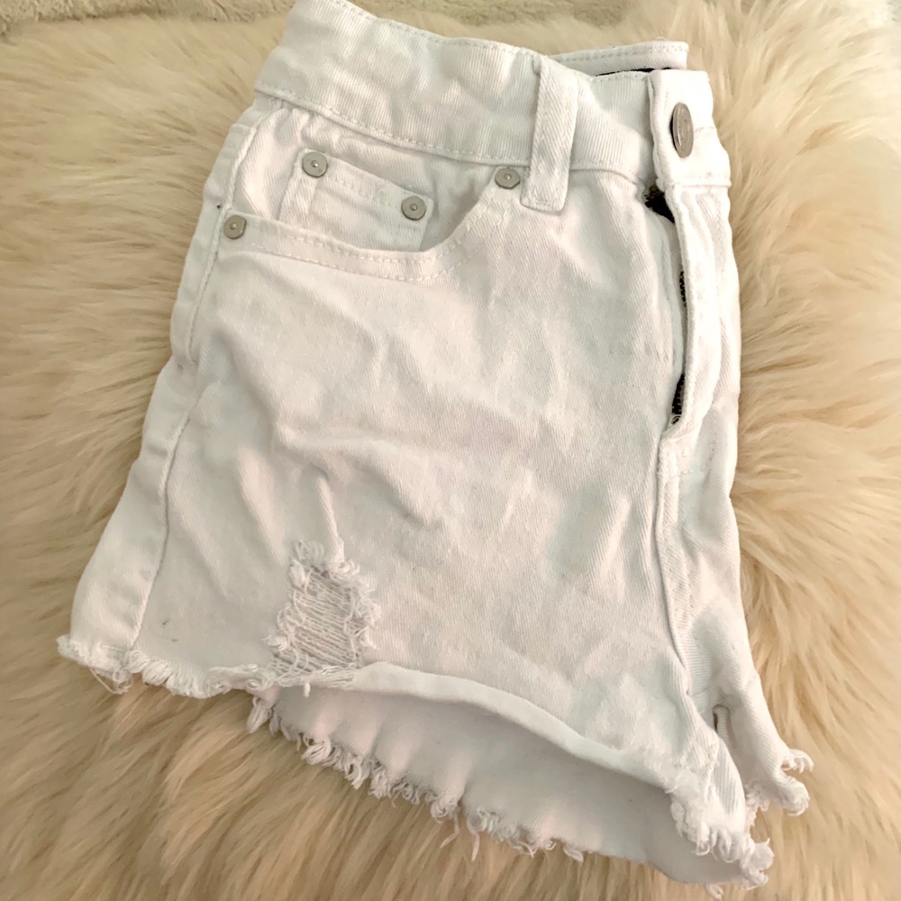 white distressed denim shorts🤍